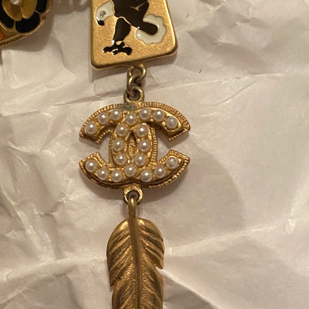 CHANEL JEWELED THONGS - Picture 3 of 15